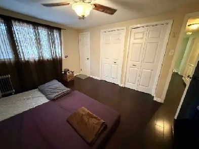 Huge bedroom with Private Washroom Image# 1