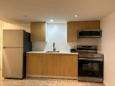 Newly Renovated, Furnished Basement Apartment – All Inclusive Image# 7