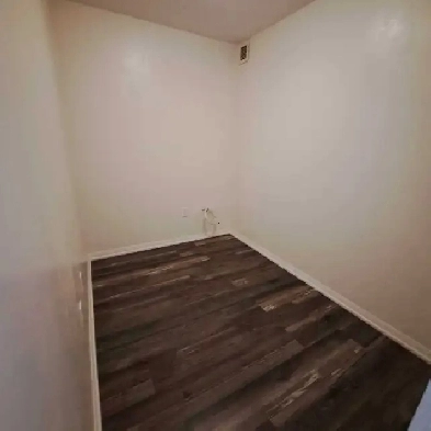 2 Bed   Den 2 Full Wash  1 UG Parking