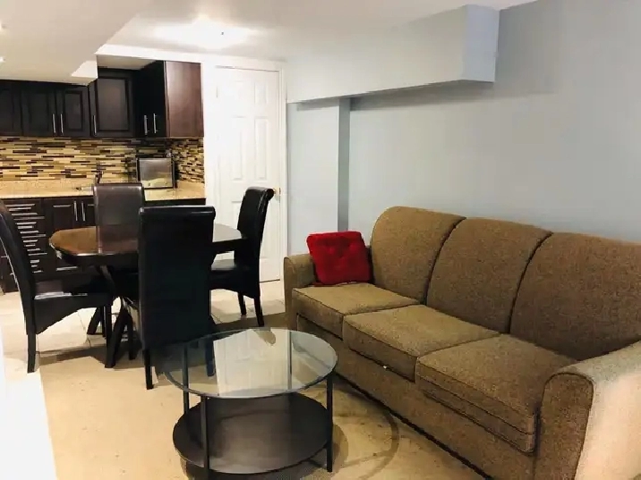 Walkout 2 bedrooms basement, 2 parkings, Fully Furnished