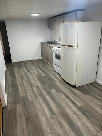 Métro Viau:Grand 4 1/2 avec internet, électroménagers et parking Image# 7