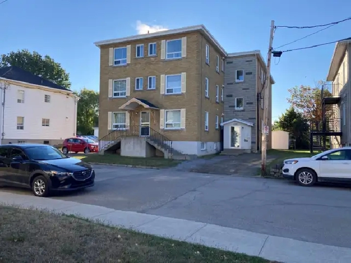 3 1/2 rue St-Robert à 10 minutes du Cégep