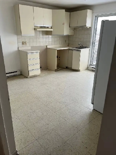 TRES GRAND 4 1/2 à louer à Vimont Laval Image# 1