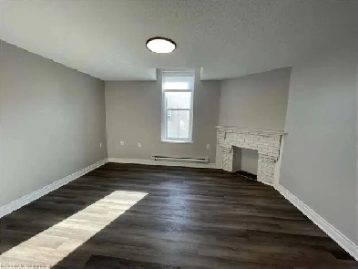 Beautiful 2 Bedroom Apartment, located Downtown Welland Image# 1