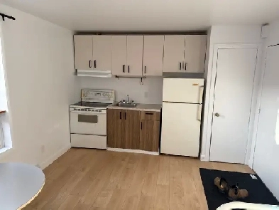 Belles grandes chambres à louer, St-Roch Libre WIFI Image# 1