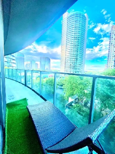 room for rent square one Mississauga