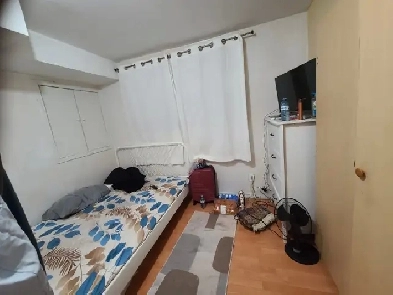 RoomMinutes walk Finch west subway station, and York U campus. Image# 2