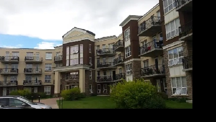 FURNISHED 1 BED CONDO WITH DEN Image# 1