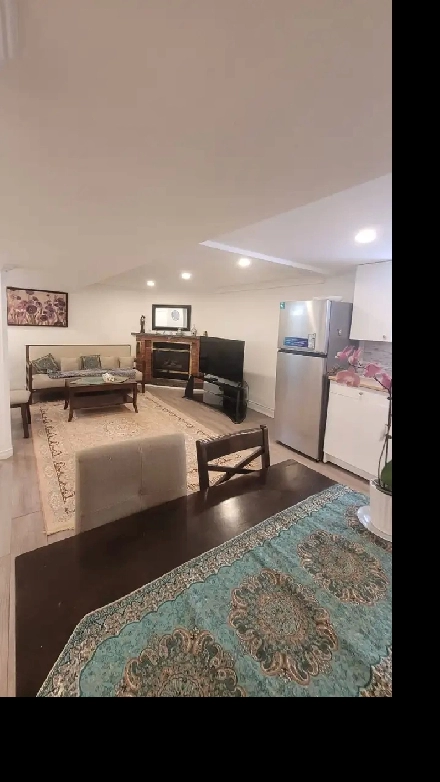 Richmond Hill 1Bed Den furnished basement- Availabl Immediately! Image# 6