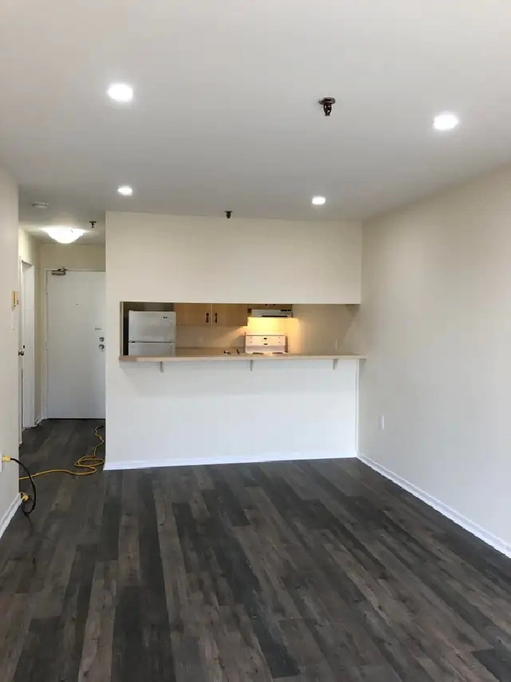 Waterfront 1BR - Harbourshore Apt - Heat/Water/Pkg Incl - April