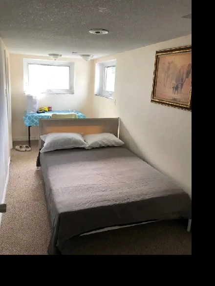 VERY BRIGHT ROOM STEPS TO GROCERYBUS BATHURSTSTEELES