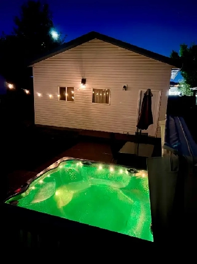 Fully Furnished/Unfurnished Luxurious, Hot Tub, Central AC, 3 Be Image# 4