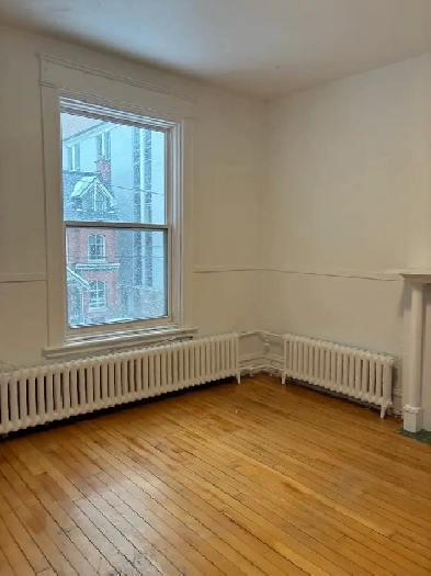 Nice 1-bedroom unit with balcony- Available immediately! Image# 1