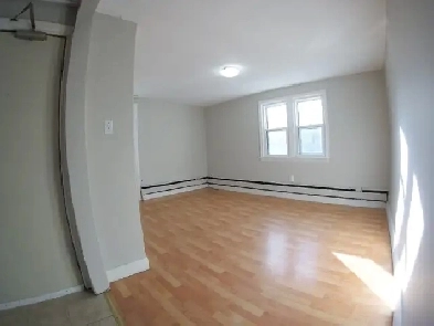 1 Bedroom Apartment/Quiet Street/Secured building/Heat Included Image# 1