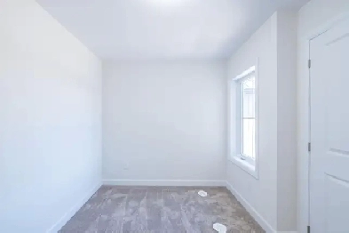 Beautiful, brand new 4 bed 3.5 bath upper unit Image# 1