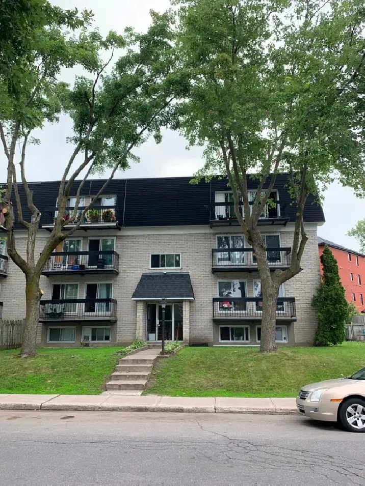 5 ½ - Pierrefonds – Completely New  / Completement Neuf – Condo