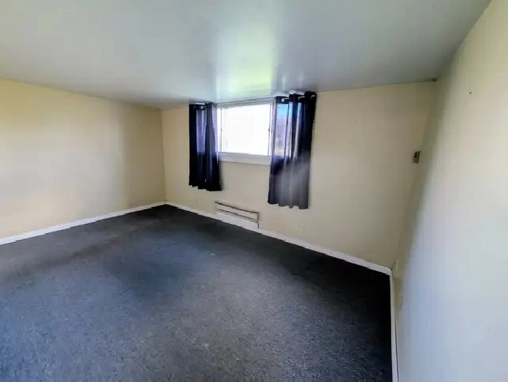 Spacious, Clean & Vacant 2 Bedroom Apartment Available For Rent