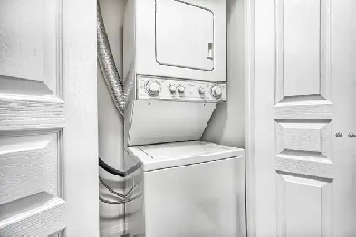 Private Furnished Room Downtown – Bay & Bloor | Long‑Term Image# 1