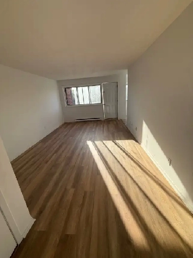 4 1/2 RABAIS, RÉNOVÉ, CALME, PRES DE TOUS - GREENFIELD PARK Image# 1