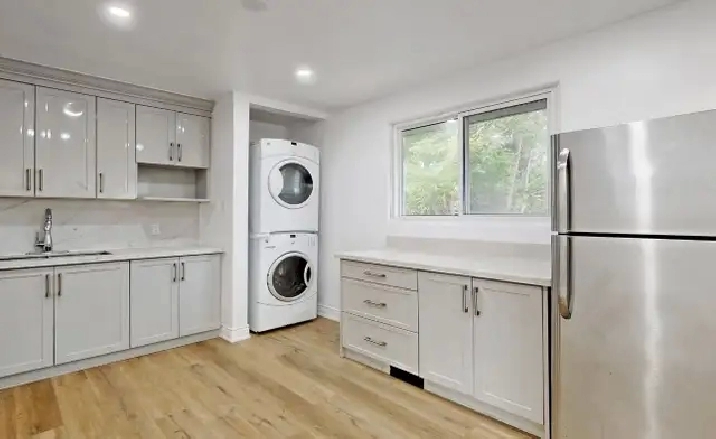 bright and spacious room for rent NEWMARKET -  YONGE AND DAVIS