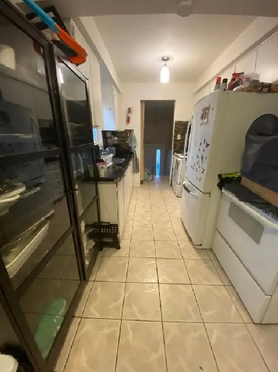 3 Bed Semidetached Unit with 3  Parking-1-Feb$2,799