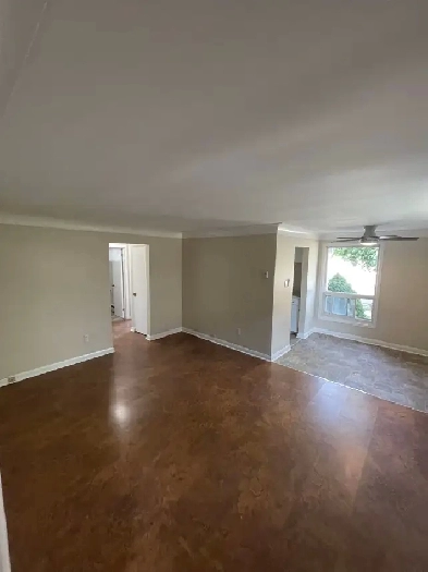 Gorgeous 2 bed main floor apartment Image# 1