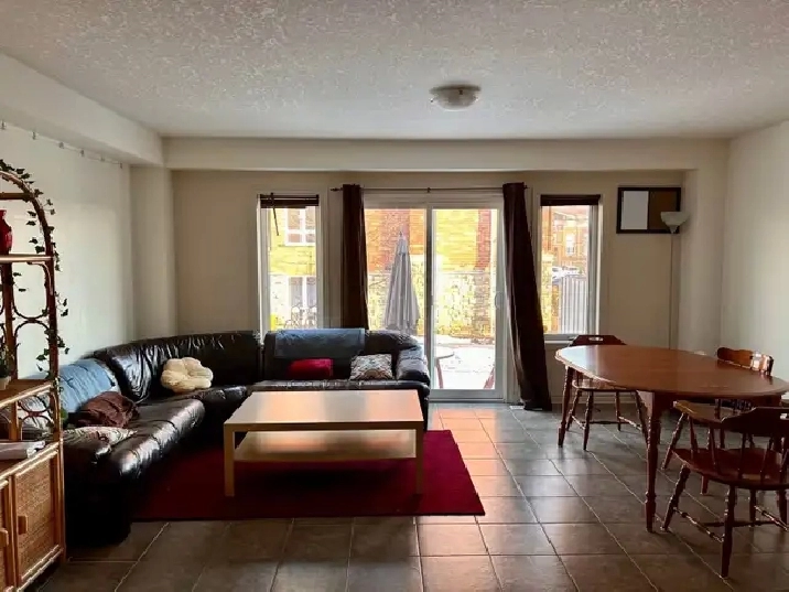 Looking for 2 girl housemates