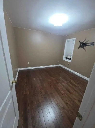 Private Room for Rent in Brampton for single Female Image# 1