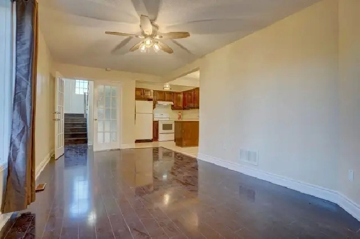 2 Bedroom house near Derry & Mcglaughlin with parking, Laundry