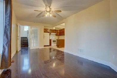 2 Bedroom house near Derry & Mcglaughlin with parking, Laundry