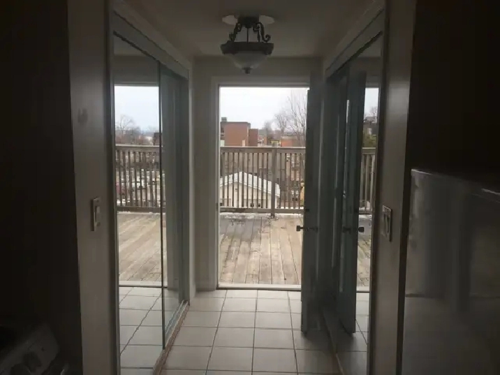 Bright Clean One Bedroom Apartment With View of Ottawa River