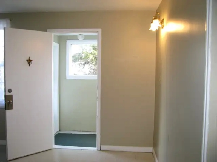 HEATED 1-BEDROOM APT. CENTRAL