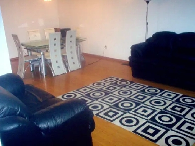 MAIN FLOOR Beautiful bright large 3bdrm - FREE Cable iNet - MAR1 Image# 1