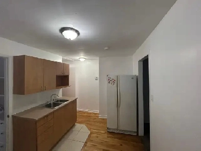 Beautiful  31/2 in Saint Laurnt Available immediately Image# 3