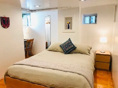 Bloor & Ossington - 1 Bed - Downtown Toronto Suite Image# 1