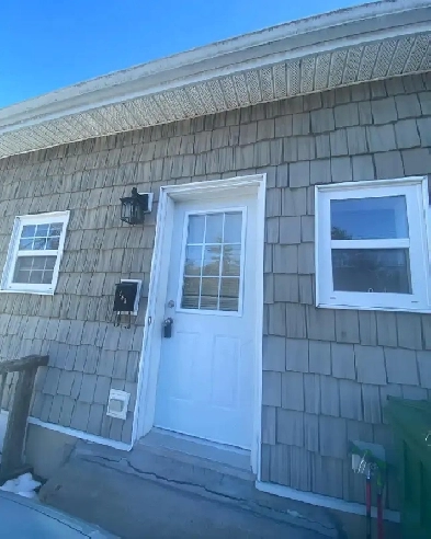 3 LEVEL 2 BR   DEN 1.5 BATH HALIFAX TOWNHOUSE AVAILABLE MARCH 1 Image# 1