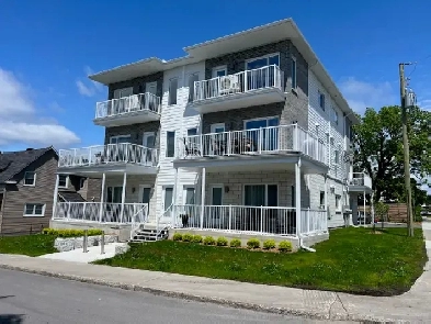 Appartement neuf au centre d’Aylmer avec borne de recharge. Image# 1