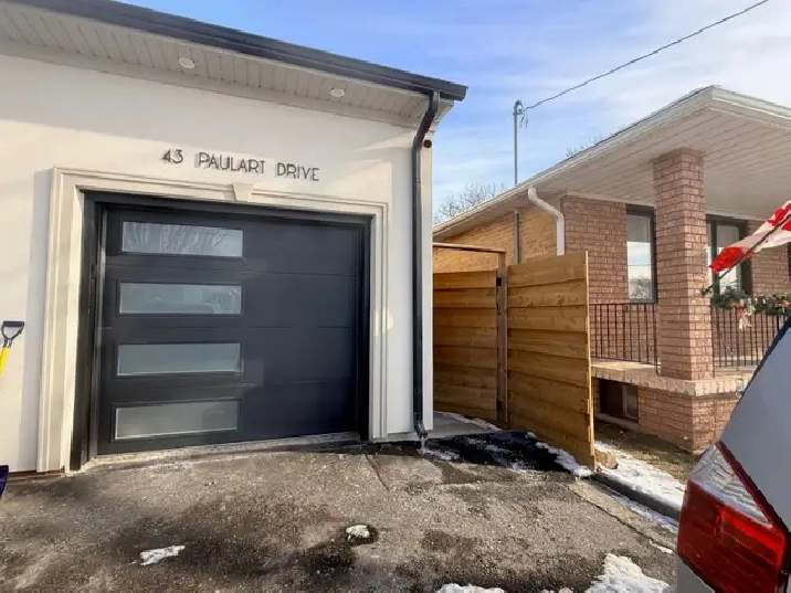 Cozy One Bed One, Bath Lower Lavel @ Dundas & East Mall  Etobic.