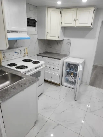 3 bedroom basement for rent - Close to Clarkson GO station Image# 1
