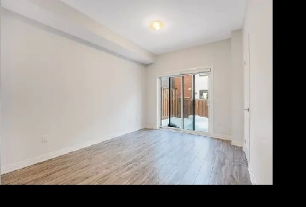 4 Bedroom Townhouse for Lease On Simcoe street (N) Image# 1