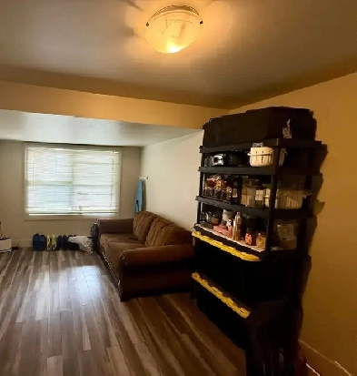 Discounted Room Available for Short Term- Windsor St. Image# 1