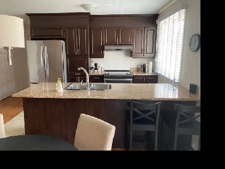 4.5 A LAVAL TRES TRANQUILLE AVEC ASCENSEUR! Image# 2