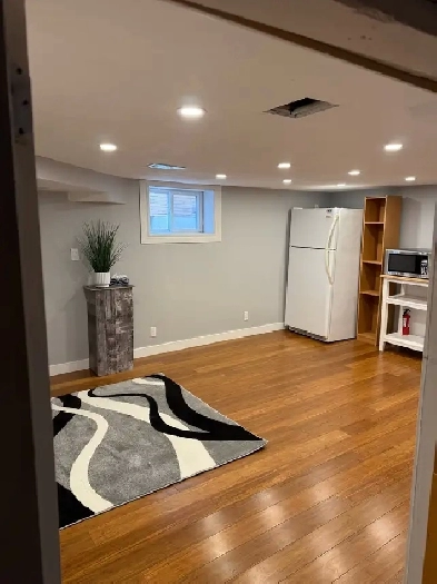 LARGE 1 BEDROOM BASEMENT APT AVAILABLE IMMEDIATELY Image# 1