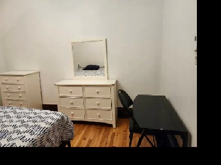 Pied à terre à la semaine Montreal Metro Joliette Pie-IX Image# 1