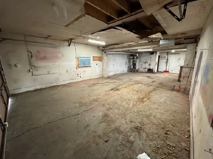 40' Oversized Double Garage/Storage For Rent