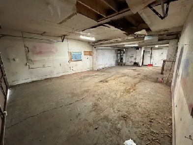 40' Oversized Double Garage/Storage For Rent