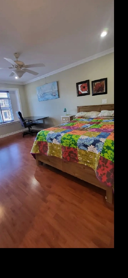Furnished room/private bath near Metrotown / Royal Oak Skytrain