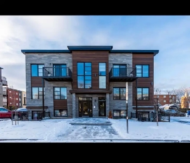 5 1/2 disponible maintenant, ascenseur privé Image# 1