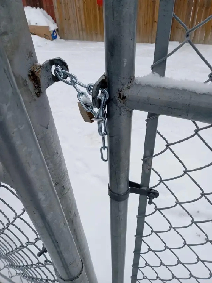 Parking with plug and locked gate,