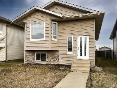 3 Bed 1 Bath House in Pinnacle Ridge Available Now! Image# 1